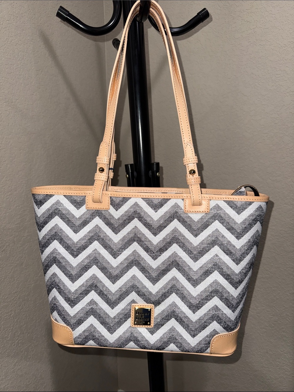 Dooney & Bourke Gray and White Chevron Small Leisure Shooper